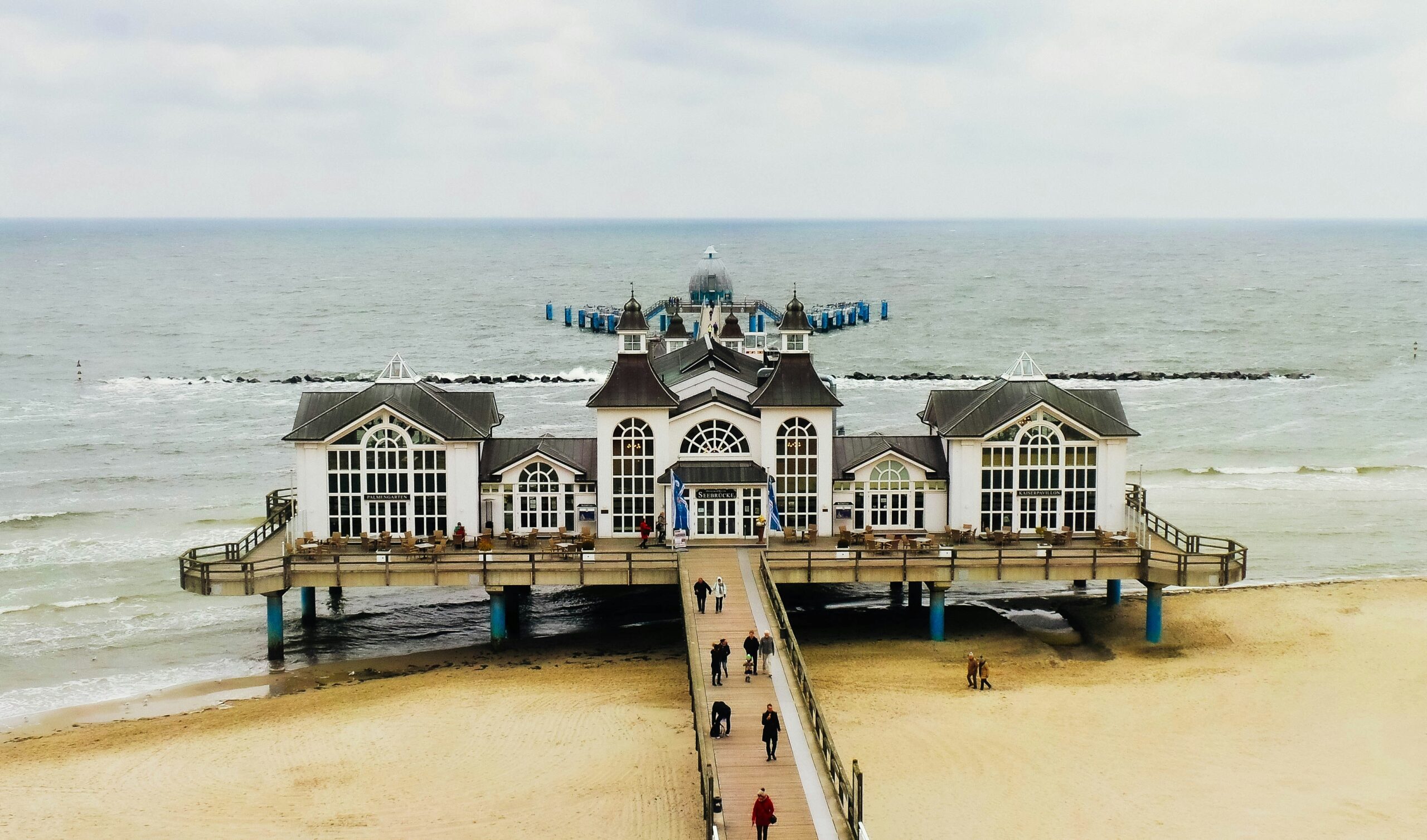 Danke Berlin! „Danke“ DDR! – Warum die Bäderarchitektur so prägend für die Ostsee ist
